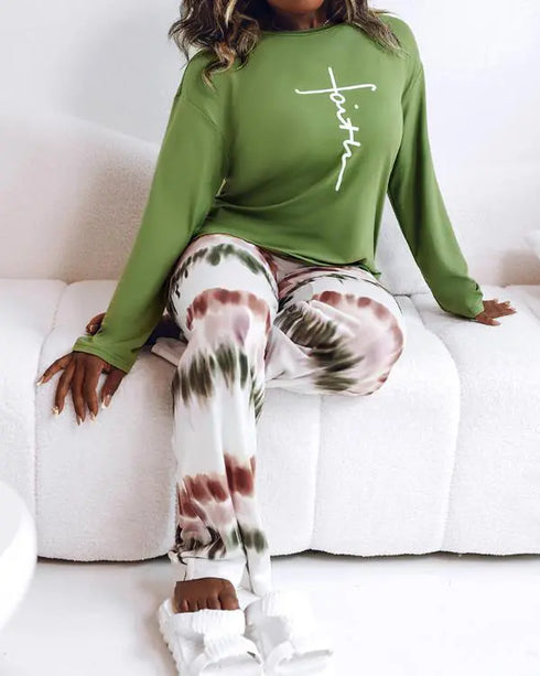 2 Pieces Outfit Letter and Heart Print Long Sleeve Top and Casual Plaid Pnats Sets with Pocket green