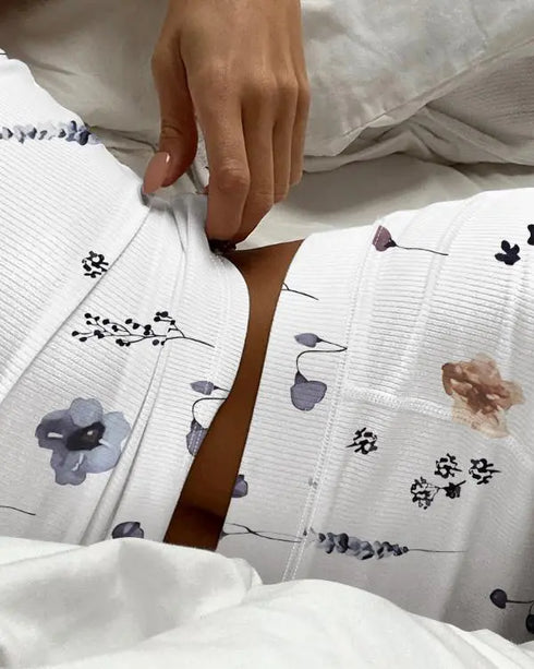 2 Pieces Outfit Graphic Print U-Neck Tank Top and Elastic Waist Shorts Set Casual Ribbed Pajamas Set white