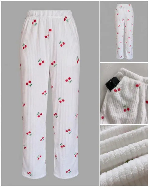 2 Pieces Outfit Santa Hat & Merry Christmas Slogan Print Colorblock Long Sleeve Top and Christmas Print Elastic Waist Pants Set Casual Pajamas Set white