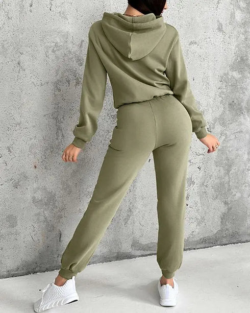 2 Pieces Outfit Kangaroo Pocket Thermal Lined Drawstring Hoodie Sweatshirt and Casual Elastic Waist Cinched Ribbed Cuffs Sporty Sweatpants Set green